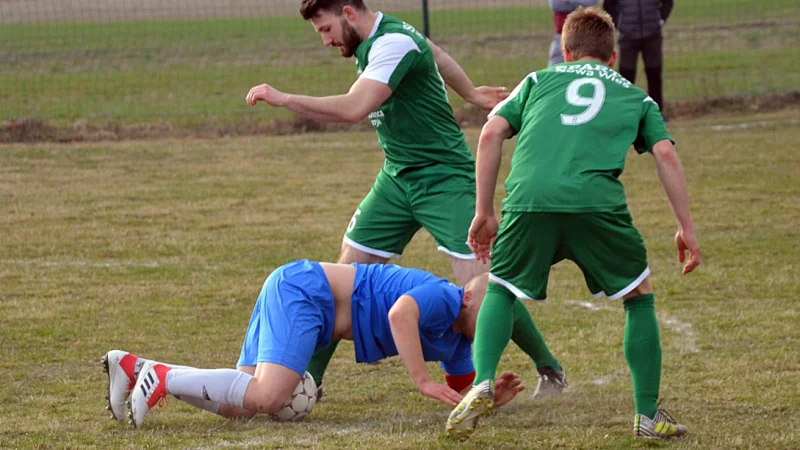 Spartanie po pierwszym boju obronili tytuł lidera na bardzo ciężkim terenie.