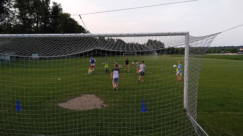 Za nami pierwszy trening dzieci, który odbył się 10 czerwca na boisku w Nowej Wsi.