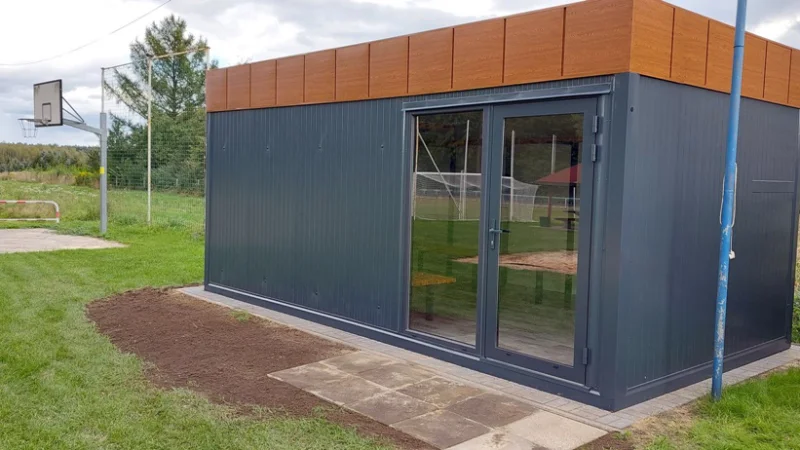 W dniu dzisiejszym klub nasz wzbogacił się o nową szatnię dla gości.